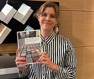 Emelie Lantz med sin avhandling